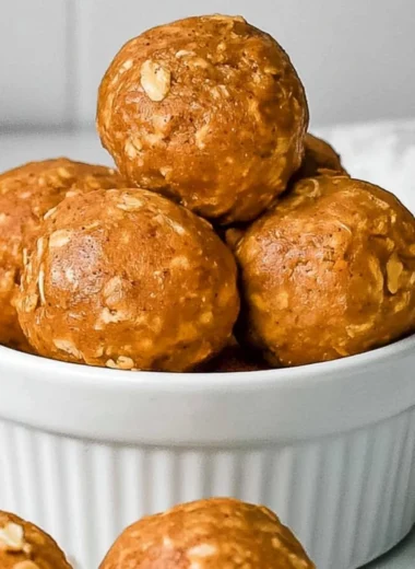 No bake pumpkin protein balls recipe for a healthy snack